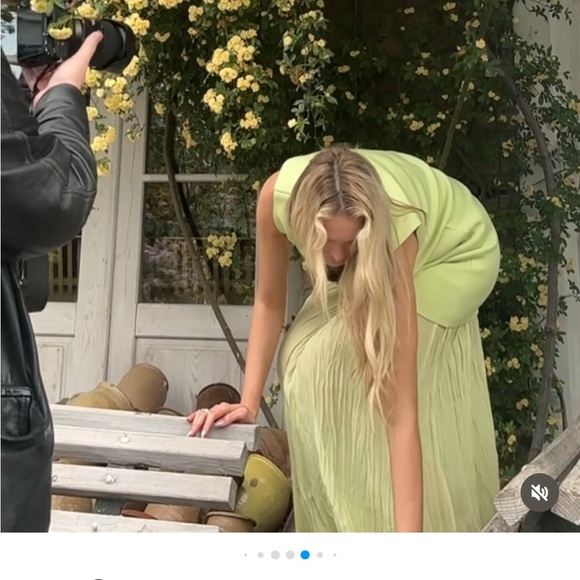 NWT ZARA 2pc 2025 collection vest + skirt S/M
🚨 FINAL PRICE NO OFFER ACCEPT - Picture 14 of 15